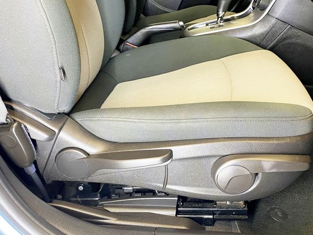 2011 Chevrolet CRUZE 4dr Sedan LS - 22938136 - 36