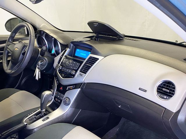 2011 Chevrolet CRUZE 4dr Sedan LS - 22938136 - 37