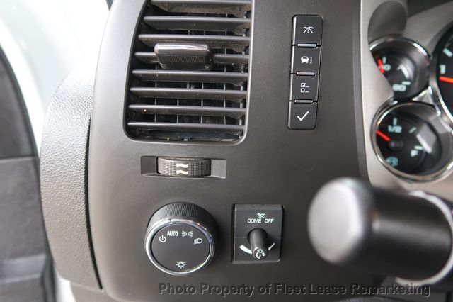 2011 Chevrolet Silverado 3500HD Silverado 3500 4WD Crew Cab Utility  - 22938828 - 35