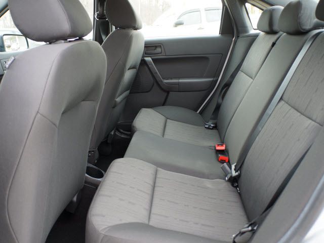 2011 Ford Focus 4dr Sdn SE - 11862264 - 5