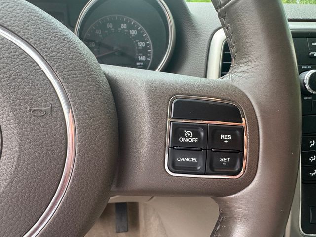 2011 Jeep Grand Cherokee 4WD 4dr Laredo - 22880639 - 25