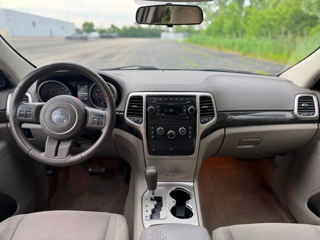 2011 Jeep Grand Cherokee 4WD 4dr Laredo - 22880639 - 31