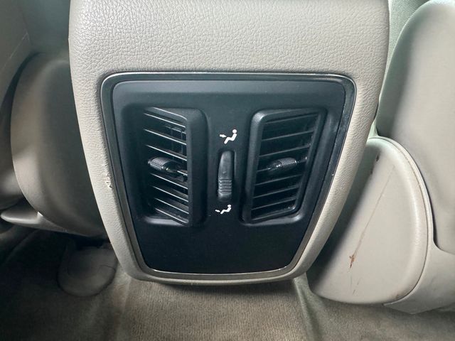 2011 Jeep Grand Cherokee 4WD 4dr Laredo - 22880639 - 32