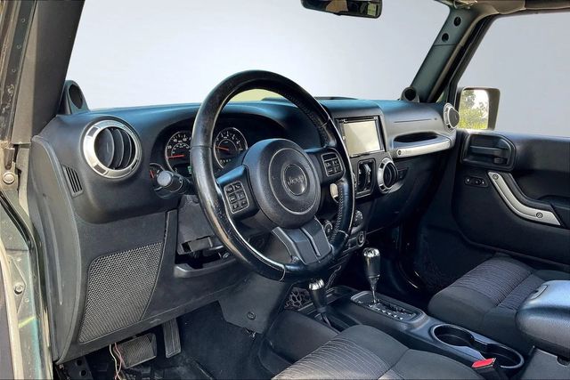 2011 Jeep Wrangler Unlimited 4WD 4dr Sahara - 22893266 - 10