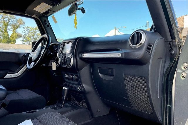 2011 Jeep Wrangler Unlimited 4WD 4dr Sahara - 22893266 - 11