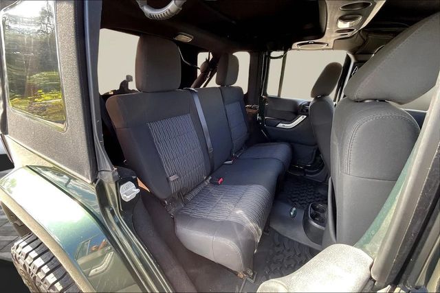 2011 Jeep Wrangler Unlimited 4WD 4dr Sahara - 22893266 - 13