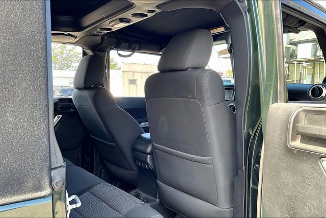 2011 Jeep Wrangler Unlimited 4WD 4dr Sahara - 22893266 - 14
