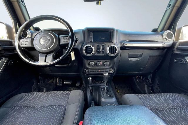 2011 Jeep Wrangler Unlimited 4WD 4dr Sahara - 22893266 - 18