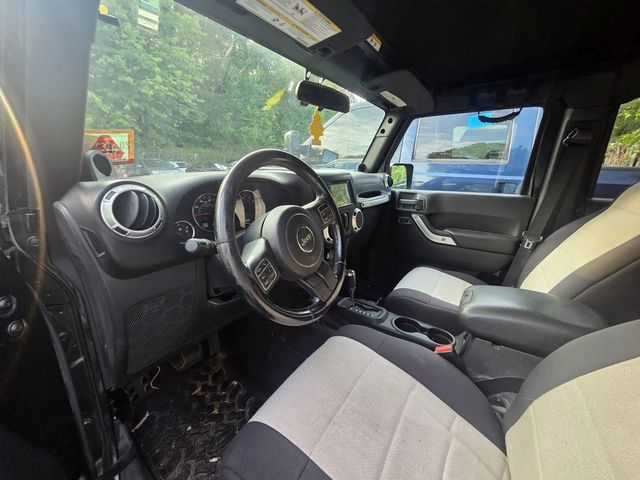 2011 Jeep Wrangler Unlimited 4WD 4dr Sahara - 22893266 - 36
