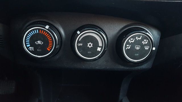 2011 Mitsubishi Outlander SE 4WD - 18679743 - 23