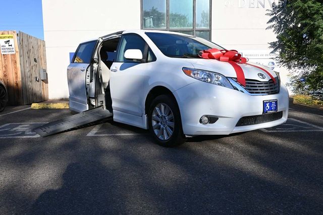 2011 Toyota Sienna Limited Mobility Handicap Van - 22889833 - 1
