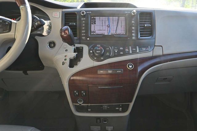 2011 Toyota Sienna Limited Mobility Handicap Van - 22889833 - 22