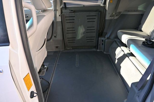 2011 Toyota Sienna Limited Mobility Handicap Van - 22889833 - 28