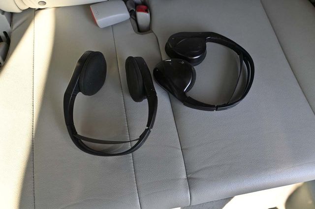 2011 Toyota Sienna Limited Mobility Handicap Van - 22889833 - 31