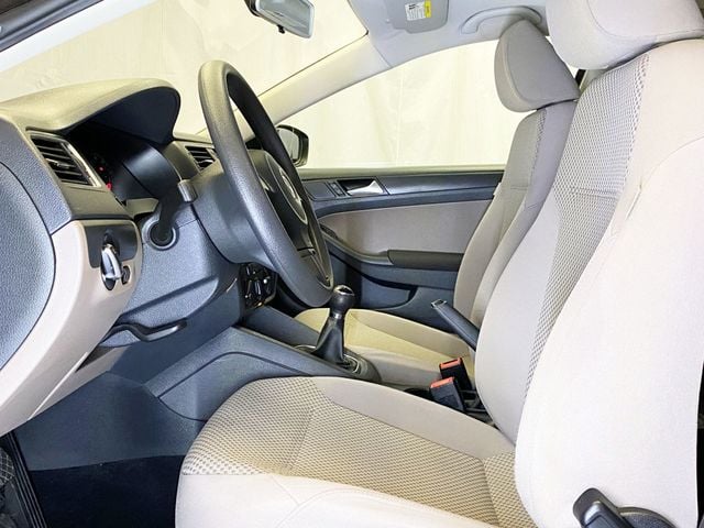 2011 Volkswagen Jetta Sedan 4dr Automatic S - 22910567 - 16