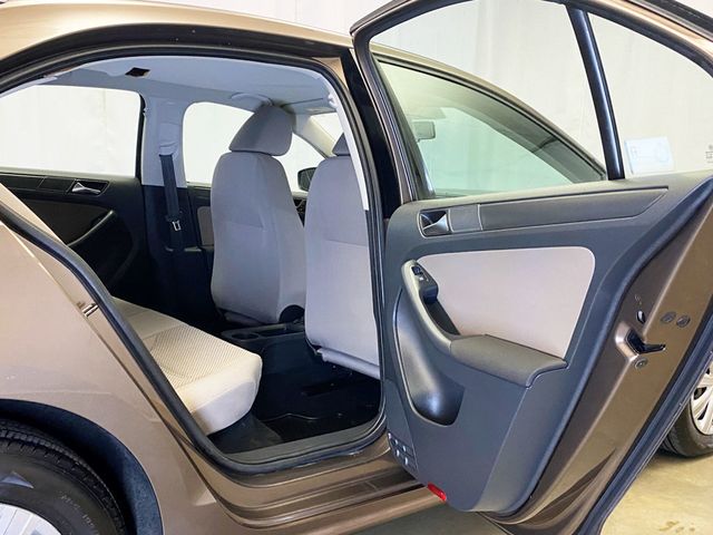 2011 Volkswagen Jetta Sedan 4dr Automatic S - 22910567 - 37