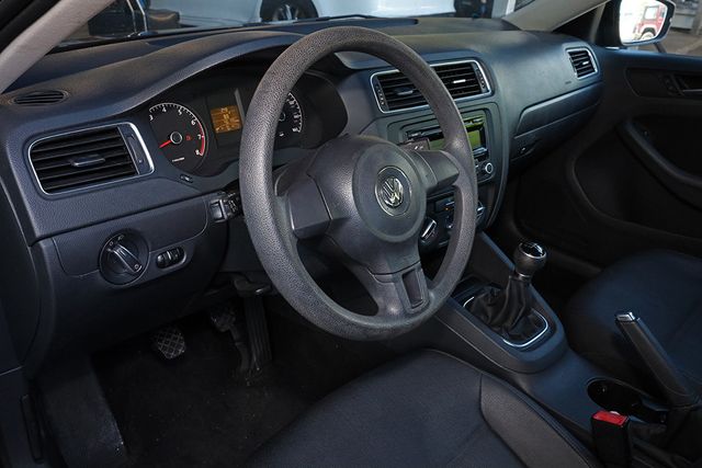2011 VOLKSWAGEN Jetta Sedan 4dr Manual SE - 22919408 - 16