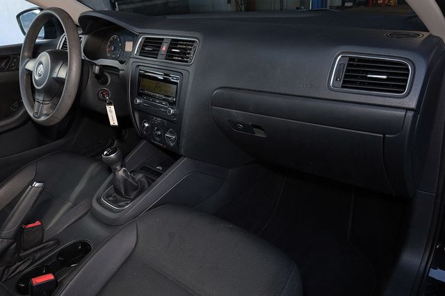 2011 VOLKSWAGEN Jetta Sedan 4dr Manual SE - 22919408 - 17