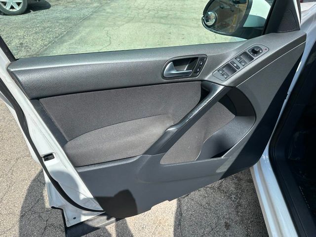 2011 Volkswagen Tiguan 4WD 4dr SEL 4Motion - 22910488 - 11