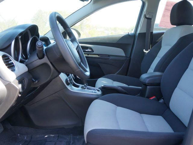 2012 Chevrolet CRUZE 4dr Sdn LS - 11966102 - 3