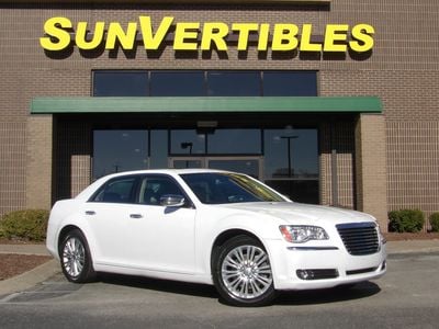 Chrysler 300's photo