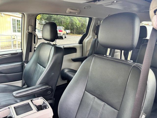 2012 Chrysler Town & Country 4dr Wagon Touring-L - 22922654 - 12