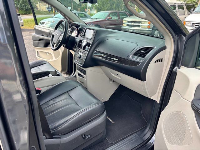 2012 Chrysler Town & Country 4dr Wagon Touring-L - 22922654 - 24