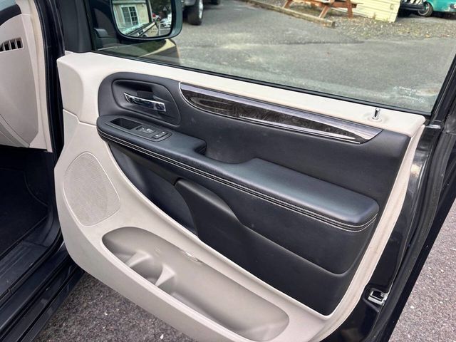 2012 Chrysler Town & Country 4dr Wagon Touring-L - 22922654 - 25