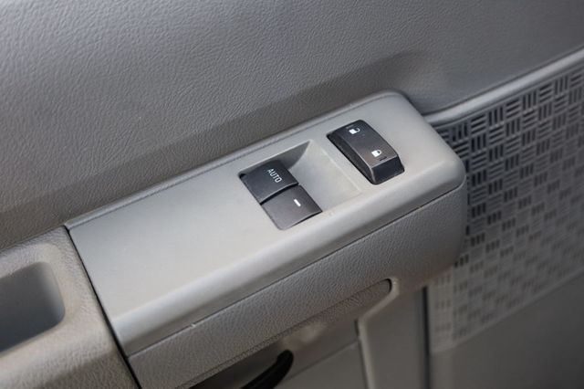 2012 Ford Econoline Cargo Van E-350 w/ Handicap Ramp - 22898830 - 23