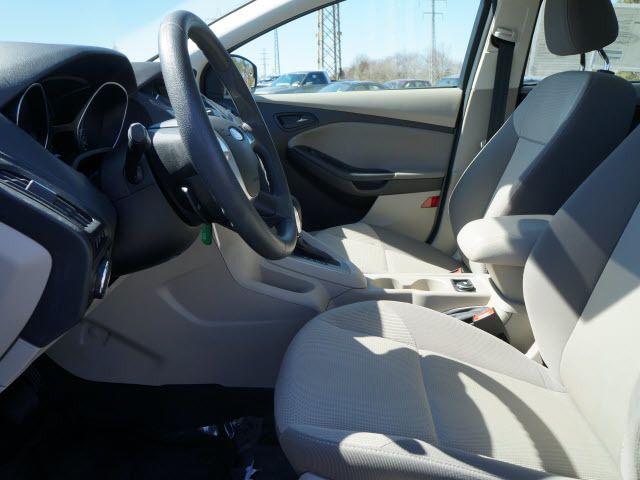 2012 Ford Focus 4dr Sdn SE - 11735131 - 4