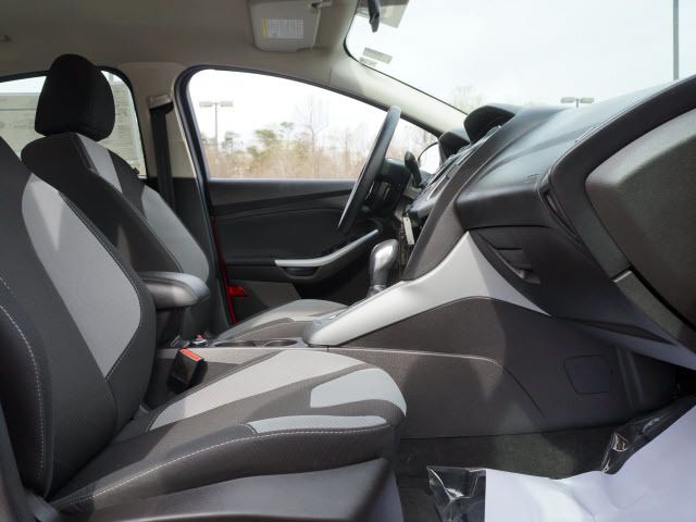 2012 Ford Focus 4dr Sdn SE - 11862265 - 15