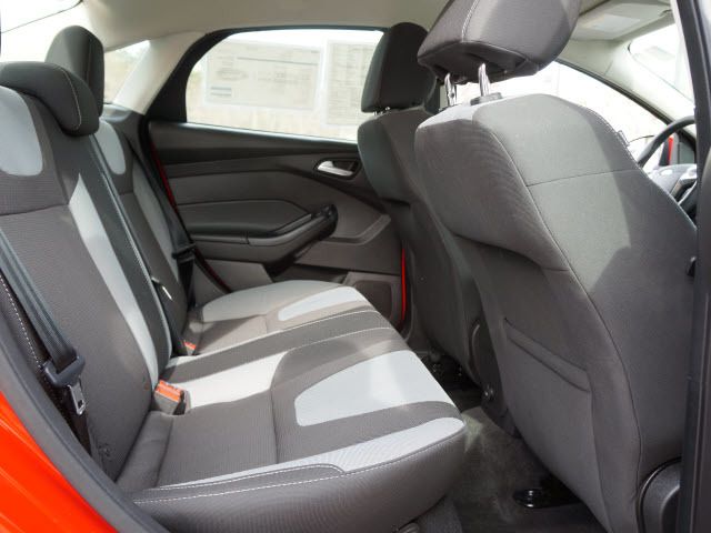 2012 Ford Focus 4dr Sdn SE - 11862265 - 16