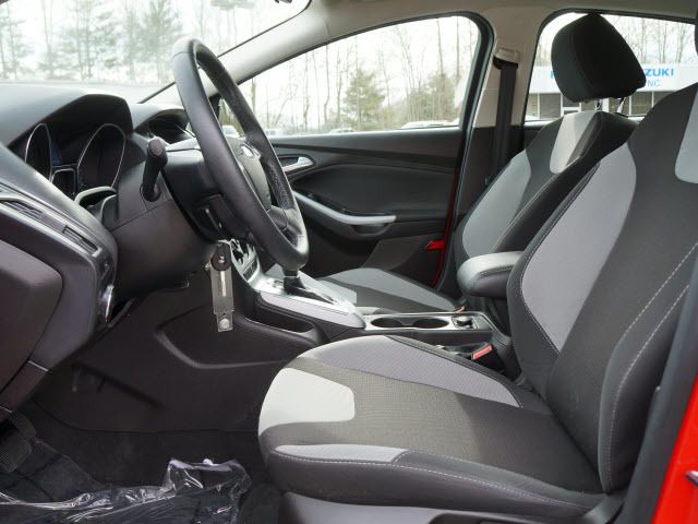2012 Ford Focus 4dr Sdn SE - 11862265 - 4