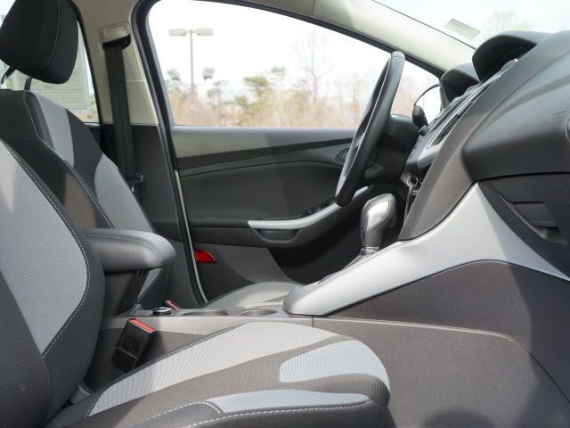 2012 Ford Focus 4dr Sdn SE - 11911595 - 16