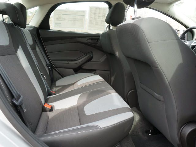 2012 Ford Focus 4dr Sdn SE - 11911595 - 17