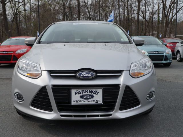 2012 Ford Focus 4dr Sdn SE - 11911595 - 19