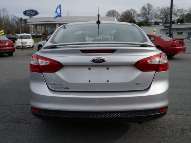 2012 Ford Focus 4dr Sdn SE - 11911595 - 20