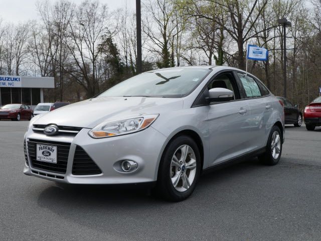 2012 Ford Focus 4dr Sdn SE - 11911595 - 3