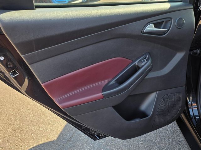 2012 Ford Focus 4dr Sedan Titanium - 22937410 - 18