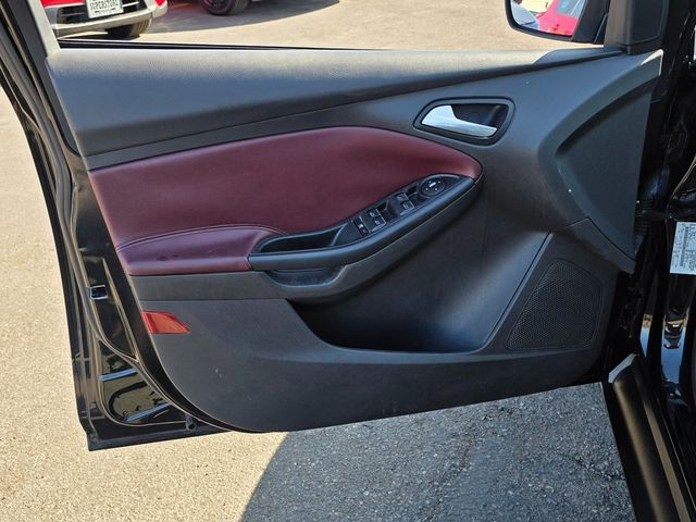 2012 Ford Focus 4dr Sedan Titanium - 22937410 - 19