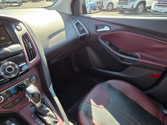 2012 Ford Focus 4dr Sedan Titanium - 22937410 - 33