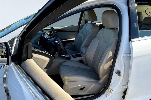 2012 Ford Focus 5dr Hatchback SEL - 22940363 - 9