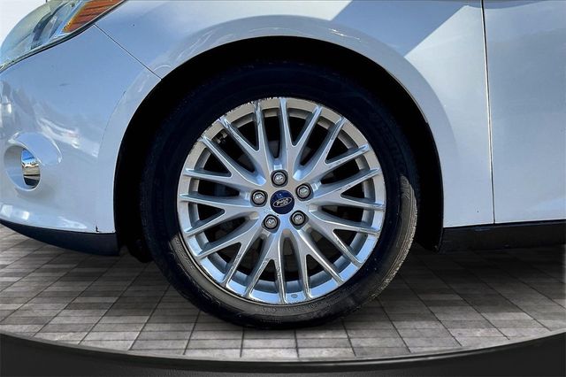 2012 Ford Focus 5dr Hatchback SEL - 22940363 - 32