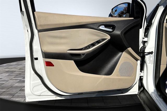 2012 Ford Focus 5dr Hatchback SEL - 22940363 - 8