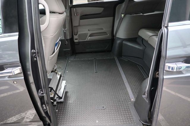 2012 Honda Odyssey 5dr EX-L - 22923315 - 28