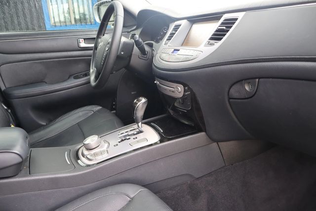 2012 Hyundai Genesis 4dr Sedan V8 5.0L R-Spec - 22939542 - 38