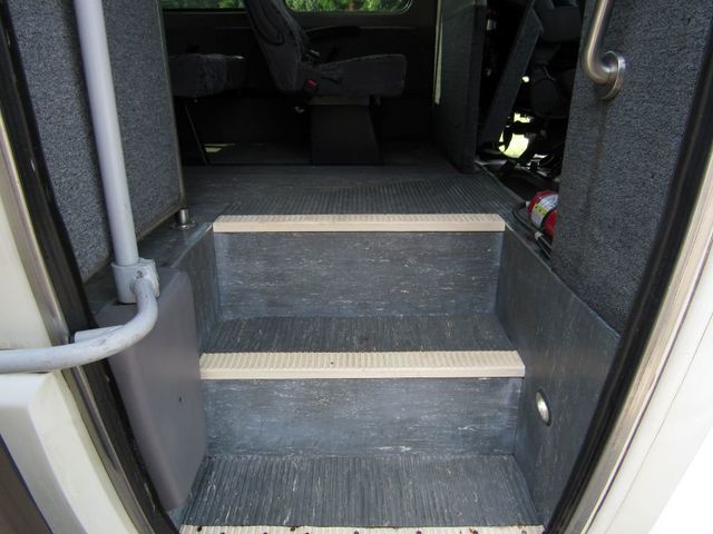 2012 International/Navistar 4300 Krystal KK35 Bus 32/36 Passenger bus w-Luggage - 22895369 - 21