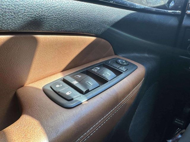 2012 Jeep Grand Cherokee Overland 4x4 4dr SUV - 22936473 - 28