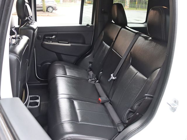 2012 Jeep Liberty 4WD 4dr Limited Jet - 22832699 - 17