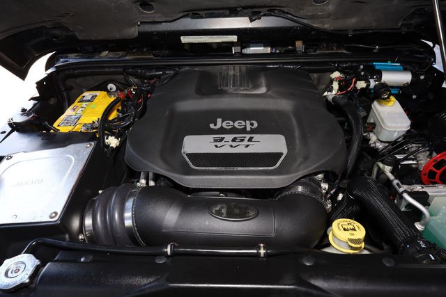 2012 JEEP Wrangler Unlimited 4WD 4dr Sahara - 22414026 - 30
